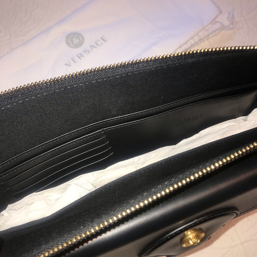 VERSACE Pebble Leather Clutch Laptop Bag - Picture 7 of 10